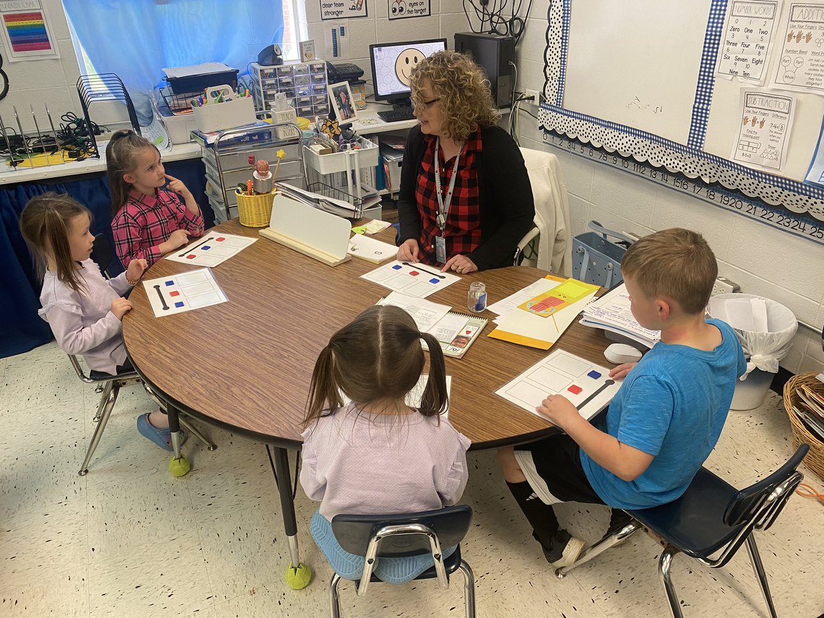 ginatjones1's tweet photo. Bridgeport Elem Lesson Study 💥 ❤️!! @JCBOEal @paschal_ashley @Alabama_Reading @AlabamaAchieves https://t.co/olLFjSht95