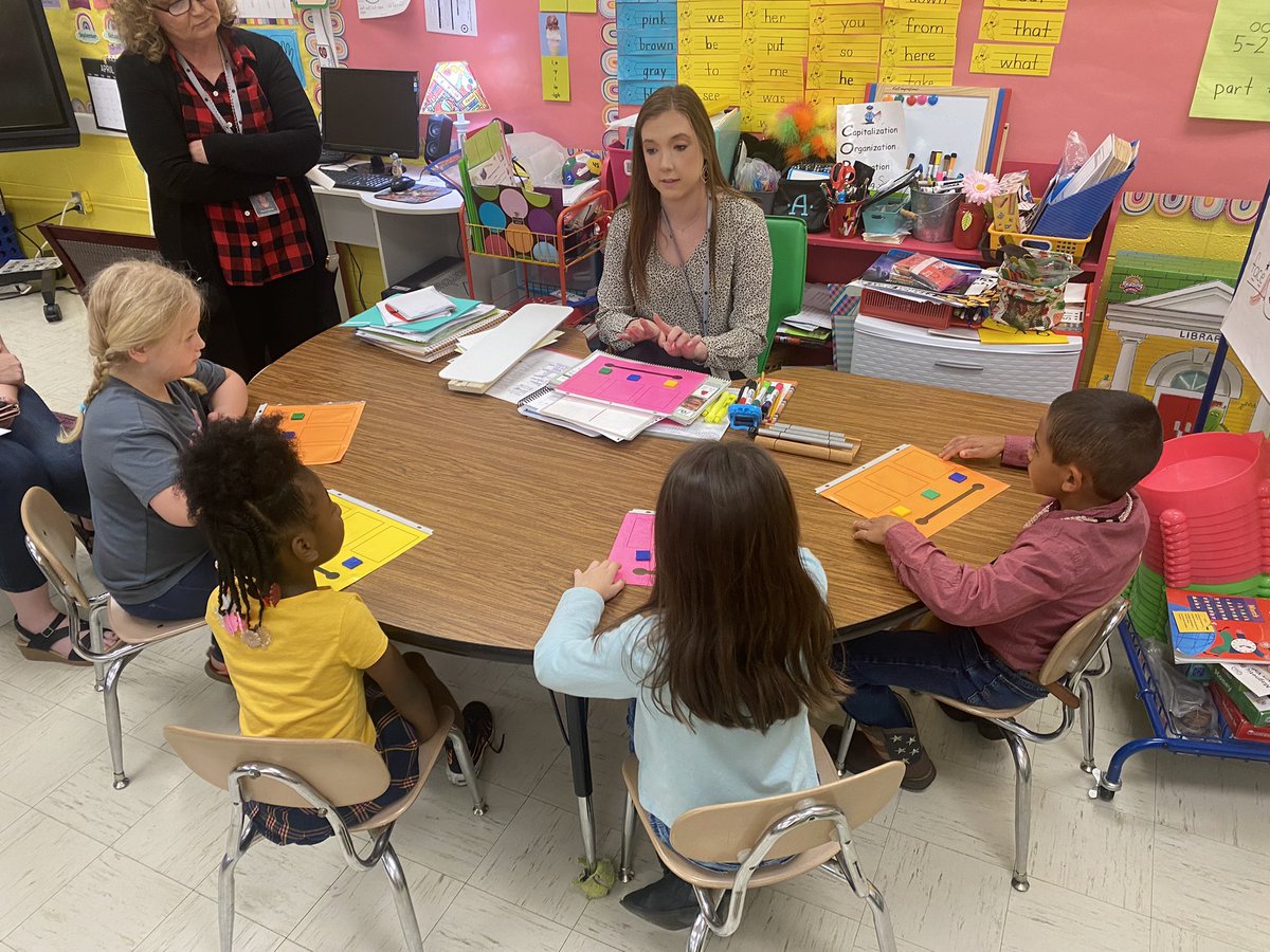 ginatjones1's tweet photo. Bridgeport Elem Lesson Study 💥 ❤️!! @JCBOEal @paschal_ashley @Alabama_Reading @AlabamaAchieves https://t.co/olLFjSht95