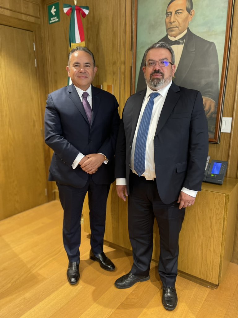Me reuní con el Secretario de la <a href="/SICTmx/">SICT México</a> <a href="/jorgenunol/">Jorge Nuño Lara</a>. Se tocaron temas importantes para el #Autotransporte de carga #Modernizacion de flota #Digitalizacion de trámites, #ParadoresSeguros, #ReglamentoDeGruas y #ArmonizacionDeLaLeyDeMovilidad <a href="/canacarmexico/">CANACAR</a> #AVANZA