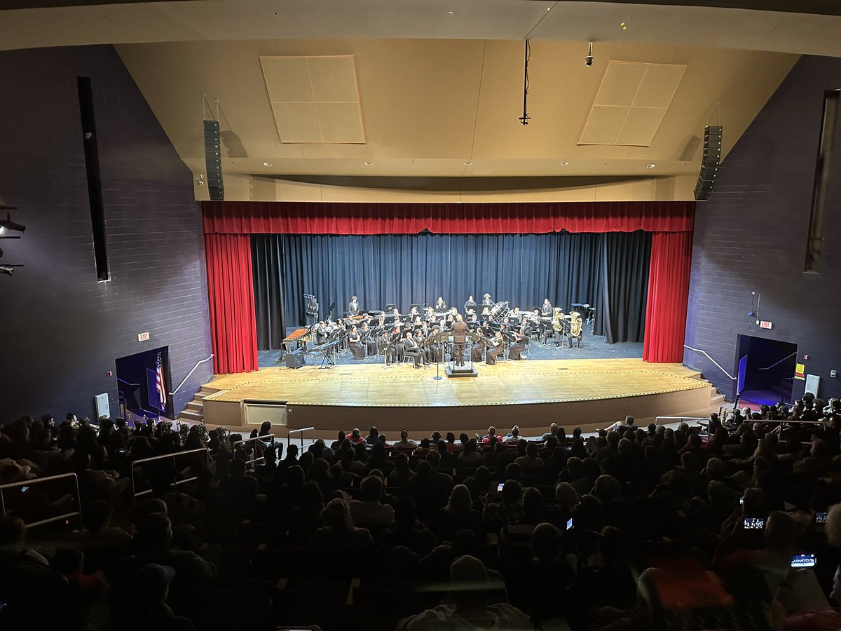 fcsd_FHS_APs's tweet photo. Great concert by our Wind Ensemble students this evening! #FairfieldPride https://t.co/1cuCX1C9lz