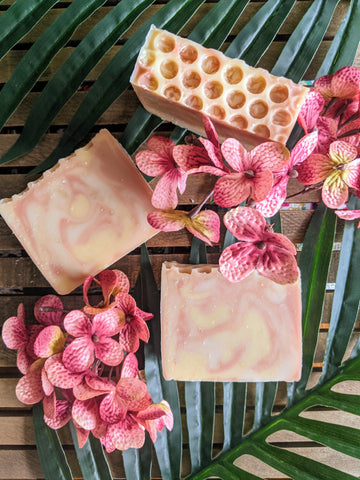 lovePGHshop's tweet image. New Maker We Love: EmTree Bath and Body. #lovepittsburghshop #championsoflocal #pghmade #madeinpgh #lovepgh buff.ly/3mNr4qV