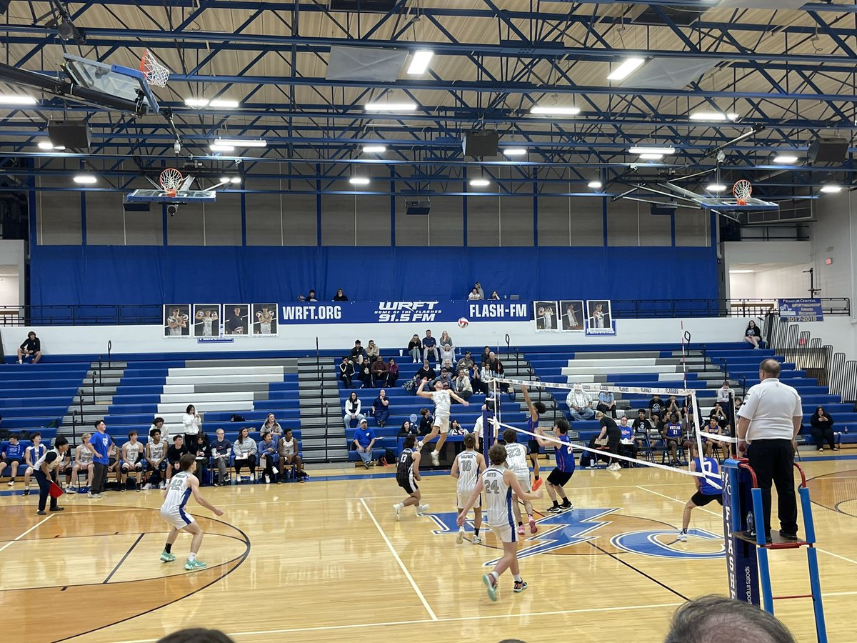 cassidy_hpe's tweet image. All seniors on the court for Boys Volley #SeniorNight 🤍⚡️💙 #GoFlashes