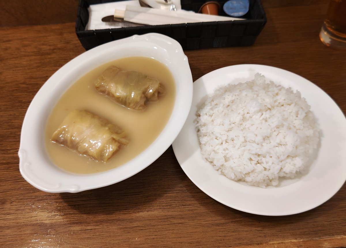 DSugi3's tweet photo. ぶらり、和泉町方面
とくればやはりRollsさん、本日は未食のWhite��♪
...あ、とんこつ?
穏やかな中にもキレを感じるソース、いい感じです😋
次は...2種類食べ比べてみようかな?
ライスも特大、いっちゃおうかな?😅
ご馳走様でした。 #Rools https://t.co/5vltRgyTJN