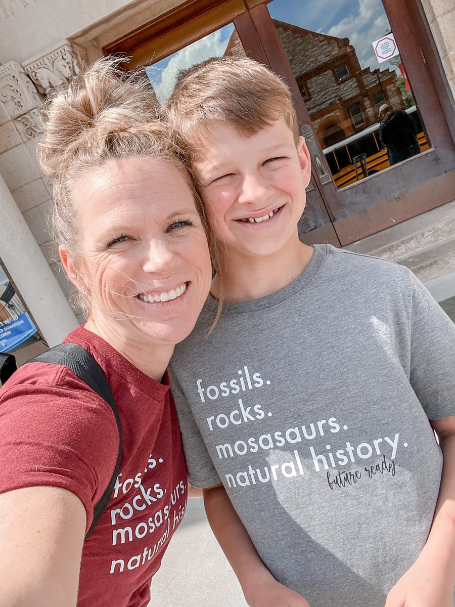 crystal_albo's tweet photo. fossils.
rocks.
mosasaurs.
natural history.
fourth grade field trip success!
@kunhm @PiperUSD203 
#futureready
#scientistinthemaking
#piperpirates
#pipercreek https://t.co/YuSRuFW2jO