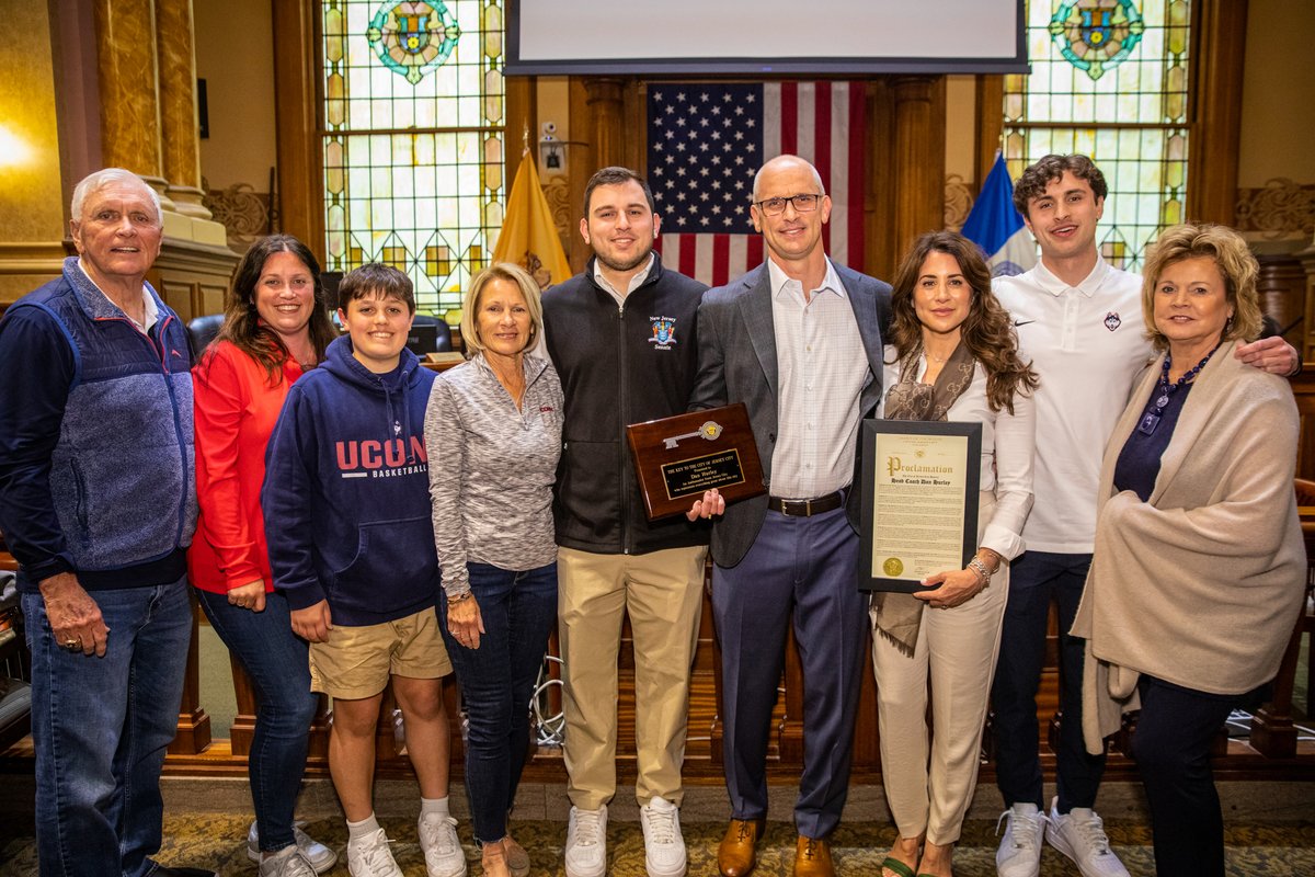UConnMBB's tweet image. Our guy with the Key to Jersey City 🔑😎

#HU5KIES