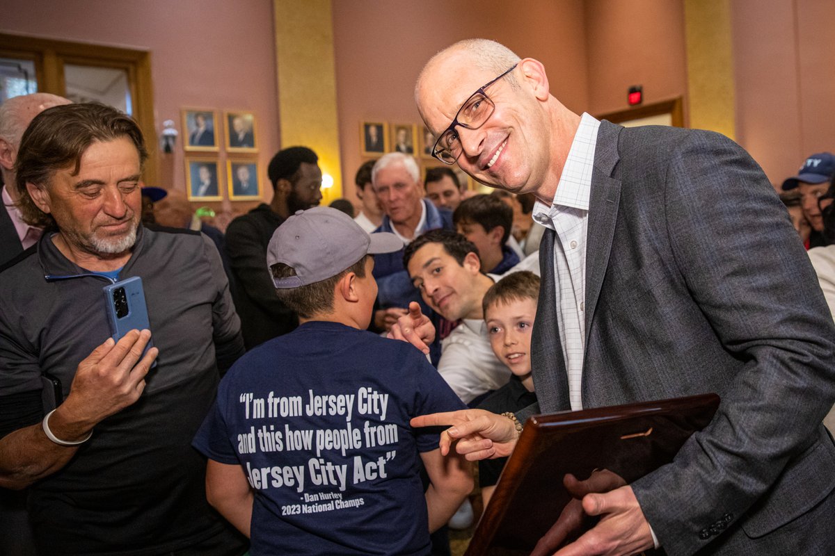 UConnMBB's tweet image. Our guy with the Key to Jersey City 🔑😎

#HU5KIES