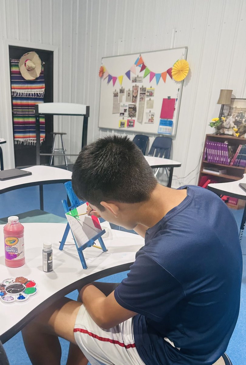 DRCLAUDIAMTZ1's tweet image. Getting ready for the ArtFest at TCHS👨‍🎨🎨#MultilingualProgram #TheWarriorway #NTMS