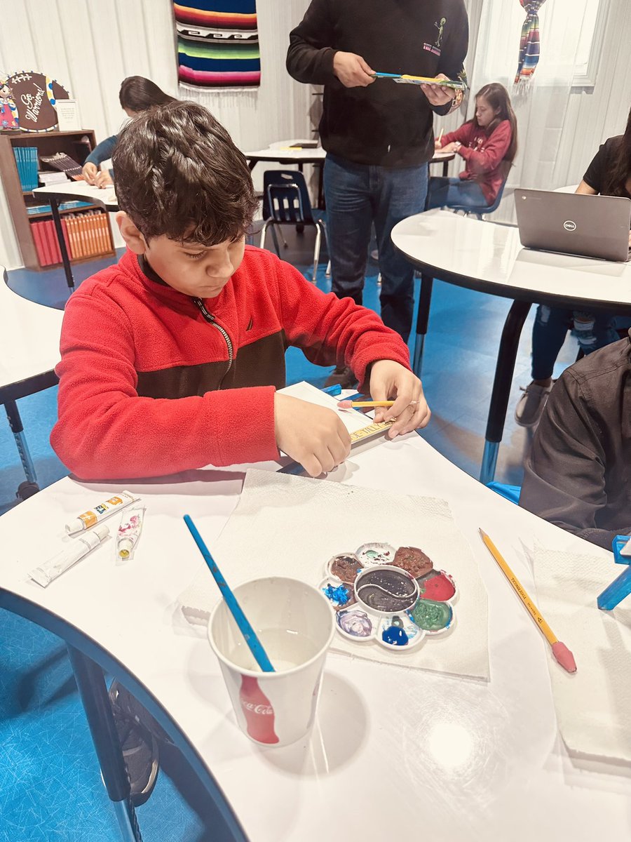 DRCLAUDIAMTZ1's tweet image. Getting ready for the ArtFest at TCHS👨‍🎨🎨#MultilingualProgram #TheWarriorway #NTMS