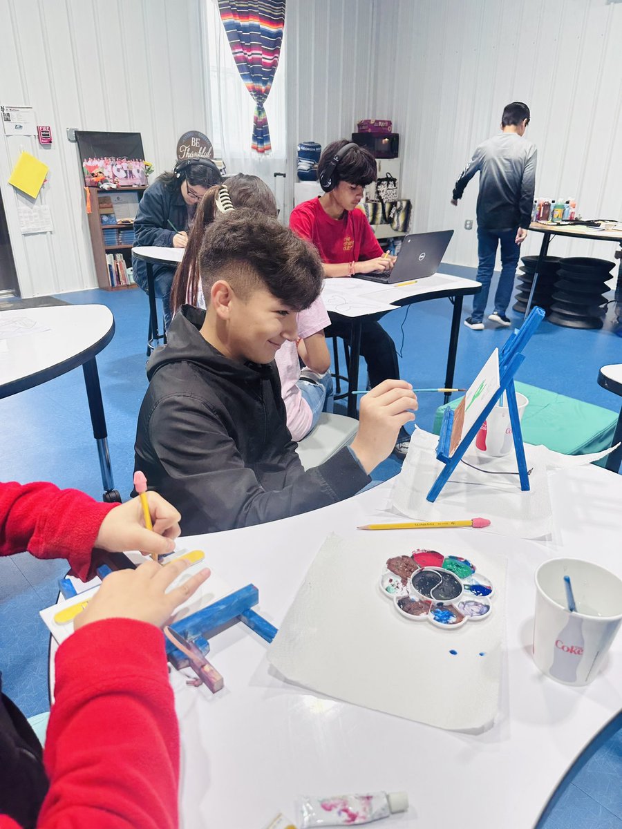 DRCLAUDIAMTZ1's tweet image. Getting ready for the ArtFest at TCHS👨‍🎨🎨#MultilingualProgram #TheWarriorway #NTMS