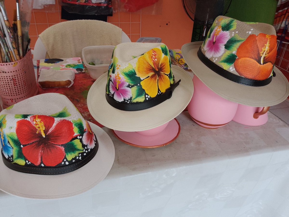 CarlosD12236930's tweet photo. Disponibles ,listo para lucirse en la feria y enrama π https://t.co/FlzIOf7OFg
