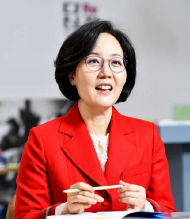 개검찰이 
'돈봉투'라 부르며 애타게 민주당에서 
찾던 증거가 여기 있네
국민의힘당 김현아(경기 고양정)
공천을 미끼로  전현직 시의원들에게 돈을 걷으라고 하자, 지역구 회계 책임자 
“불법입니다” 
김현아 “걱정말라”며 차명계좌로 상납 받았다.