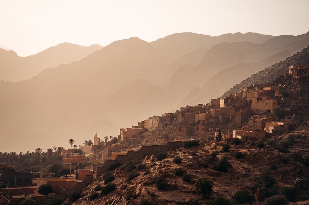 AdamDCohn's tweet image. Rocks and casbahs, leaving the coastal regions for the desert mountains in Morocco made for an amazing drive today. Towns like this existed in my imagination when I envisioned Morocco, but they're real. #morocco #maroc #maghreb #motorcycletravel #yamaham… instagr.am/p/CrehwkgoHlA/