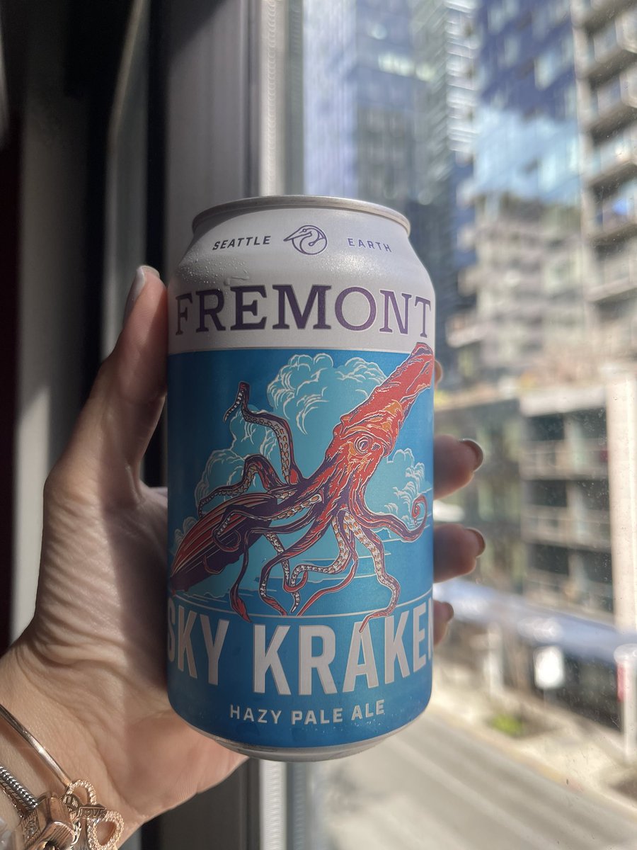 About to release the Kraken 👀
Cheers!🍻

#beertourist #beeroclock #beertwitter
