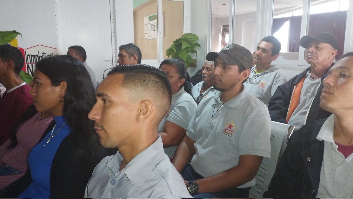 GMVV_Apure's tweet photo. Personal Minhvi y de entes adscritos participaron, en el Servicio Religioso de Acción de Gracias, por el 12° Aniversario de la #GMVV que  ha dignificado a millones de familias con  una vivienda. 

#VenezuelaTerritorioDePaz

@IMVillarroel1 
@Minhvi_Oficial 
@eduardopiate2 https://t.co/TFEbHtvyDY