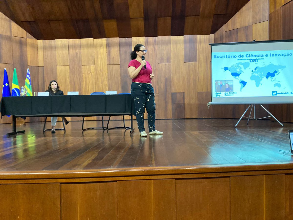 AnaBussacos's tweet image. Vamos cooperar mais com a Suécia? Hoje tive a oportunidade de apresentar a nossa cooperação bilateral na @ufg_oficial no #StudyinEU

✅Smart Cities
✅Bioeconomia 
✅Mineração Sustentável 
✅ Saúde 
✅Aeronáutica