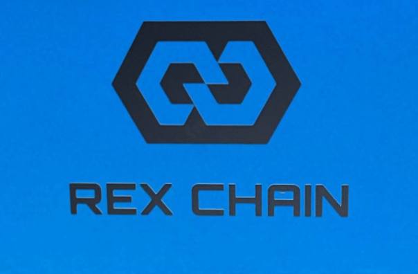 D_bigname's tweet photo. Gm chads ☀️🌞

I've been closely following a new decentralized chain with low fees and fast transaction. 

Launching on the 28th of April, and early participant will surely enjoy massive returns.

Grab a ☕ as I introduce you to @Rexchains.

#rexchain  #RCT 

A 🧵🧵🧵 https://t.co/BFoaEMs9uT