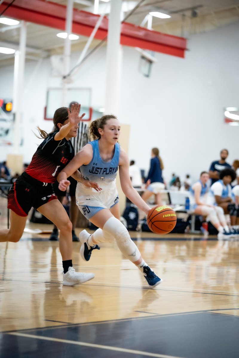 L3_Recruiting's tweet photo. Gabby Panter ‘24 (@gpanter24) did a fantastic job zipping the ball up the court 〰️ vocal leader on the court who played on both sides of the ball ❌2️⃣ https://t.co/T0AASK0AQr