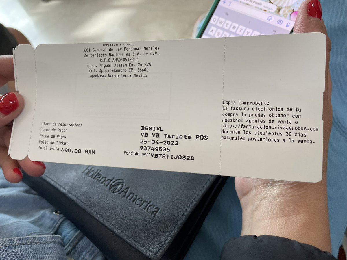 ALFREDOSALUME's tweet photo. @VivaAerobus increíble que me cobran la carreola de mi bebe no tienen ninguna consideración por los derechos del pasajero en el aeropuerto de Tijuana ¿con quien reportaría esto ? @Profeco https://t.co/yf9ZWx8mR3