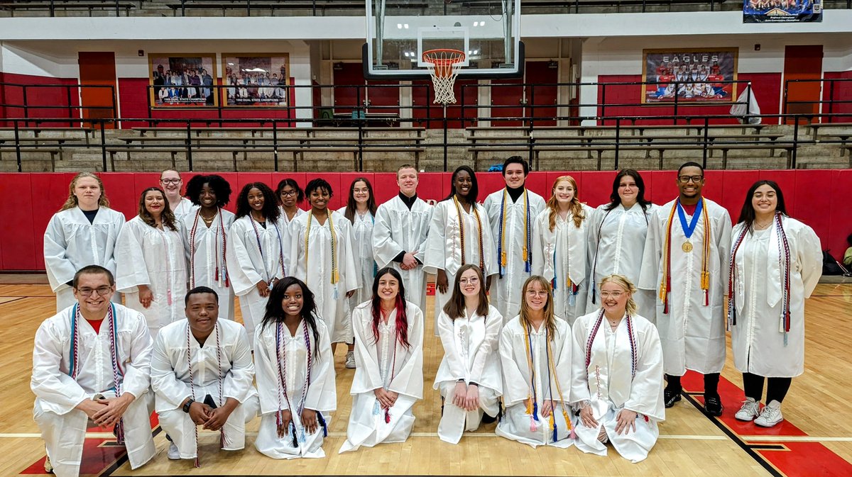 Today was the senior group pic!!! Look at this group of amazing students that always go above and beyond. 🦅❤️🦅❤️