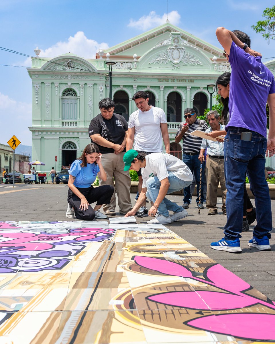 ¡Un logro de todos! 🤩👏 Nuestra obra de arte colectiva ha culminado, ¡con 161 cuadros en total! Incluyendo los 128 del mural y otros que sirvieron como marco decorativo. 🙌