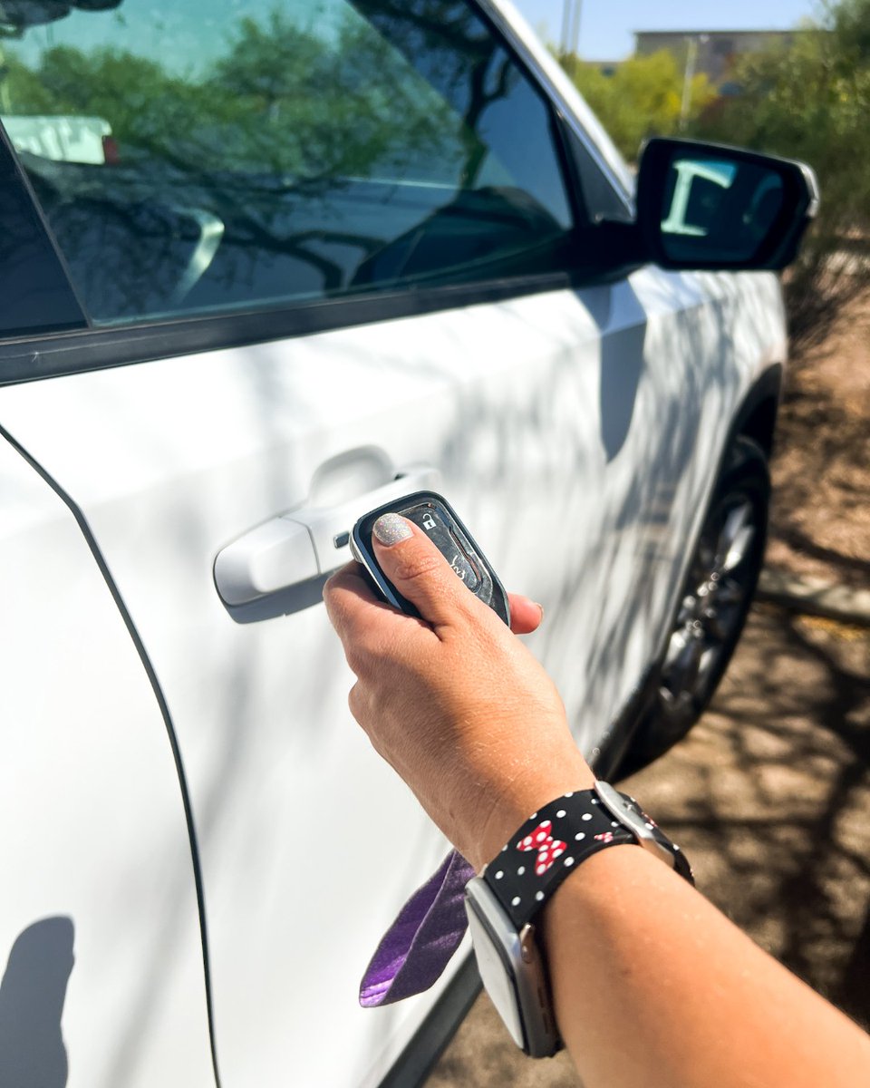 Heads up #GilbertAZ. 

Gilbert PD is investigating a series of vehicle burglaries taking place in daycare parking lots.

Don't forget to always ⤵️ 
🔐 Lock your vehicle
👜 Take all valuables with you
📱 Report suspicious activity to our GPD non-emergency line at 480-503-6500