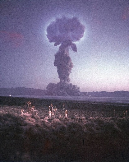 Nuclear Test "Simon" was detonated on Apr 25, 1953 at the Nevada Test Site. With a higher than expected yield, the Atomic Energy Commission setup roadblocks on Hwy 93 in Nevada to test cars for radiation. bit.ly/fvkDxT
Fallout reached Troy, NY. nyti.ms/11HfEQ4