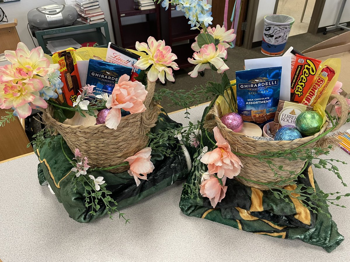 MrsStryhal's tweet image. Happy Librarian Appreciation week to our North High librarians. National Honor Society put together some baskets and posters to show our librarians some love! 
#librarianappreciationweek