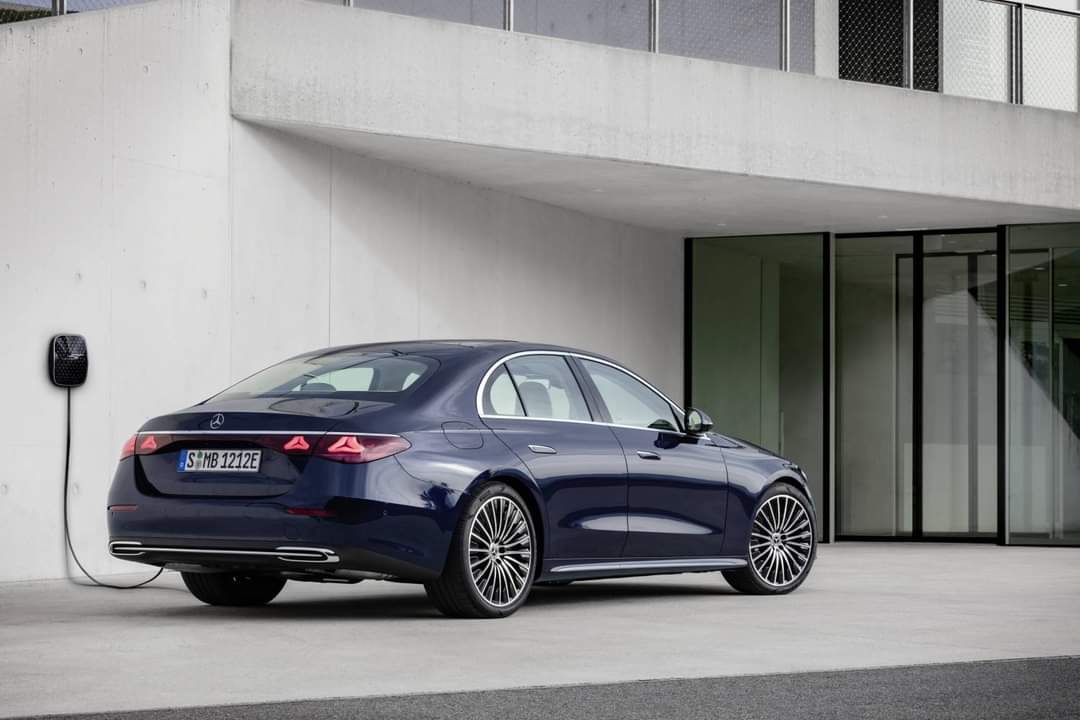 burutrad's tweet photo. NEW MERCEDES BENZ E-CLASS W214 DEBUT!! #MercedesBenz #Neweclass #W214 #Mercedes https://t.co/fzigagqEUO