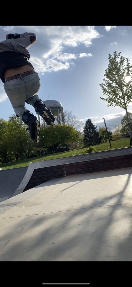 ericrivier's tweet photo. @ocean_andsea @escapistskate @GirlSkateboards @sean_malto @gmgoods Same. But different. https://t.co/AOcWT2fF1H
