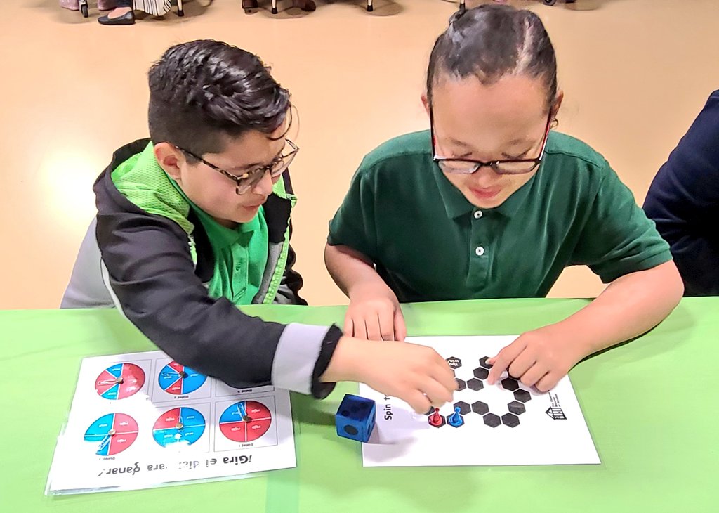 StacieHong's tweet photo. Fun at Math Night! Thank you @cmhouston ! @PetroskyPirates https://t.co/C6X5BW8WlT