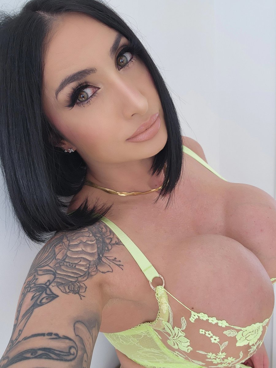 Cherry Devivre on Twitter: "I'll be live tonight on @StreamateModels 💚