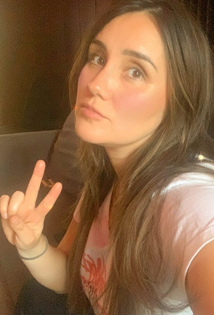 RBD24HorasArg's tweet photo. Ella hoy en un estudio es lo más perfecto y lo que siempre queremos ver... @DulceMaria muero por letras tuyas en lo que se venga de RBD como lo hiciste en varios discos que tuvo la banda 😍 https://t.co/gWEUmDM3pr