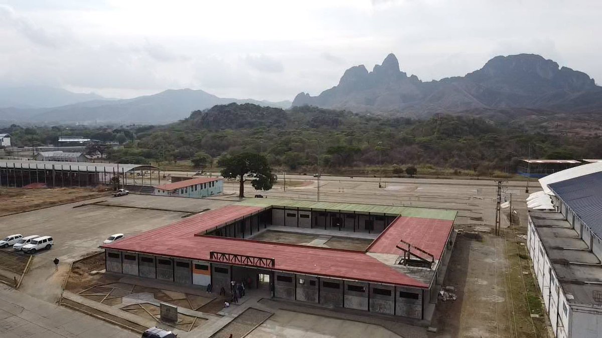 ¡La Escuela de Talento Deportivo de San Juan de los Morros va muy bien! Lleva un 85% de ejecución. Una obra importante para el desarrollo académico y deportivo de nuestros jóvenes guariqueños. ¡La educación es el futuro de la Patria!