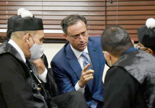 Ex procurador Jean Alain Rodríguez insiste en que le quiten el grillete electrónico porque le hace daño #NoticiasSIN #JeanAlain #Prisión #Justicia 

Más detalles en nuestro periódico noticiassin.com

noticiassin.com/pais/ex-procur…