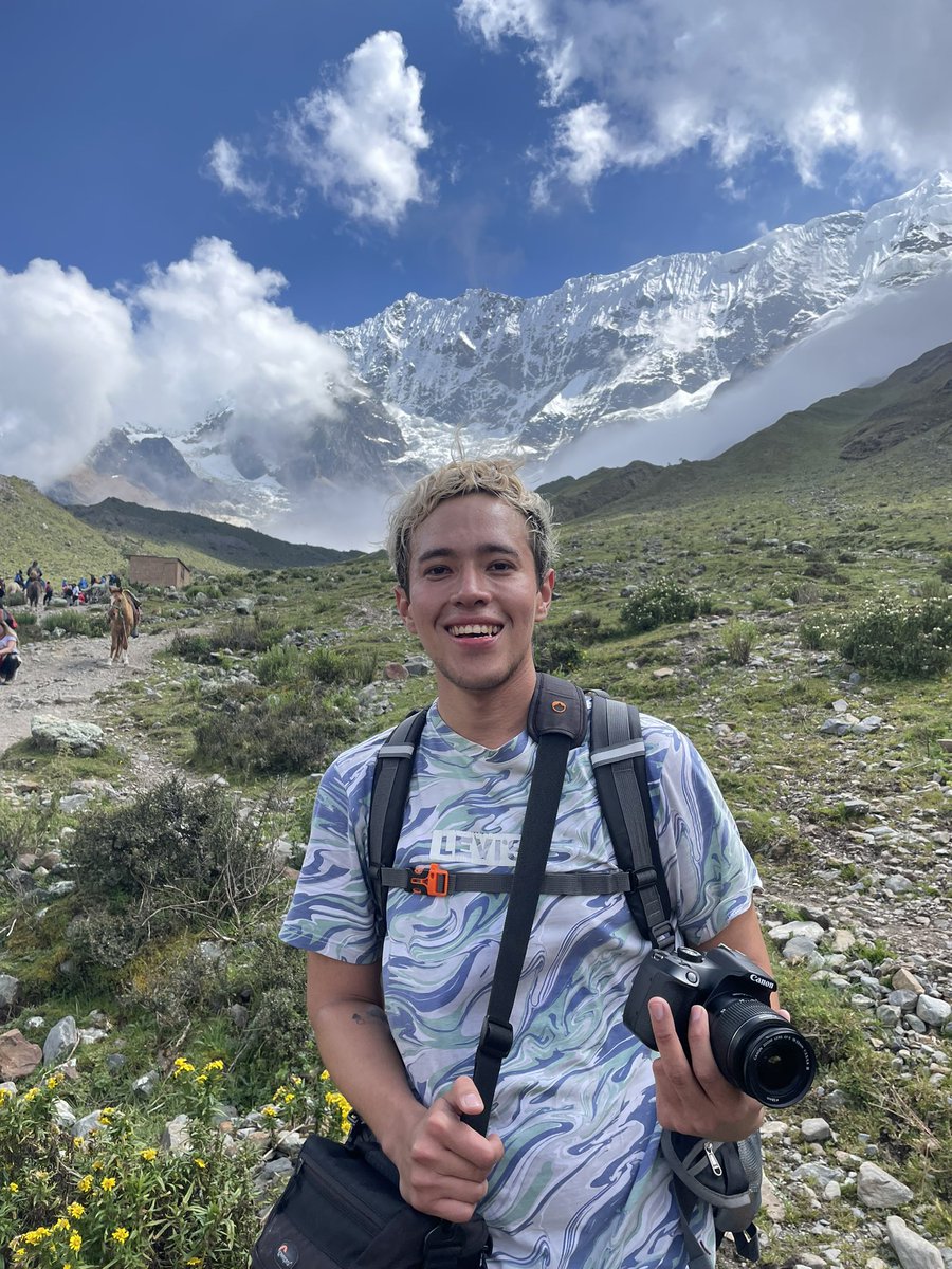 domi_fermin's tweet photo. Aprovechando que tengo internet
Quería compartir estas Pics del día de ayer cuando subimos la montaña de #Humantay
Abril me contó porque le gusta subirlas
“Siempre vomito, me cago pero el extrañar mi cama hace que valore mas todo lo qué hay abajo”
#peru #trekking https://t.co/RaHFFcGUKX