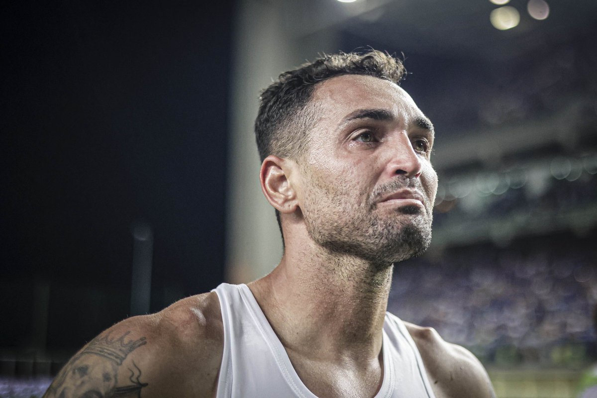 BlogRaposa's tweet photo. Gilberto emocionado depois do fim do jogo. 😥

[📸: Staff Images] https://t.co/CBbPNH3e51