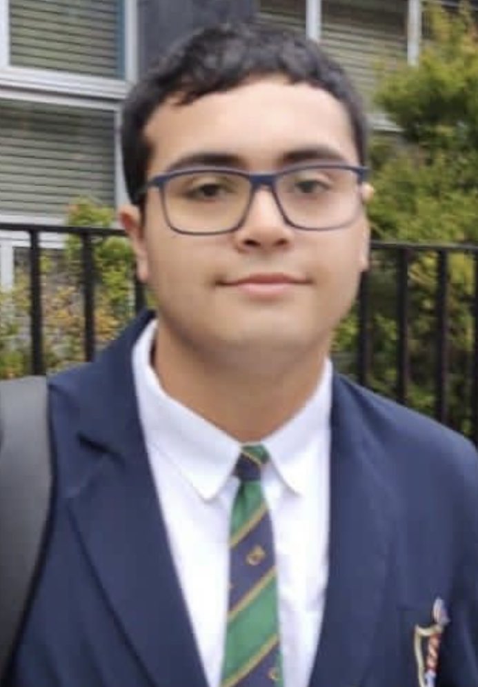 S_Schwartzmann's tweet photo. Vicente Molina, alumno de Colegio Salesiano, en Concepción, está desaparecido después de decirle “adiós”, por teléfono,  a su madre. Hay que encontrarlo rápido https://t.co/I6yTfi70eX