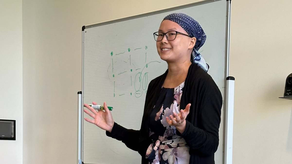Exciton Science (@excitonscience) on Twitter photo We're hanging out at <a href="/RMIT/">RMIT University</a> today, where some minor technical problems haven't stopped <a href="/_CarolHua/">Carol Hua</a> from knocking her presentation out of the park ⚾️👩🏻🎨
#excitonscience We're hanging out at <a href="/RMIT/">RMIT University</a> today, where some minor technical problems haven't stopped <a href="/_CarolHua/">Carol Hua</a> from knocking her presentation out of the park ⚾️👩🏻🎨
#excitonscience
