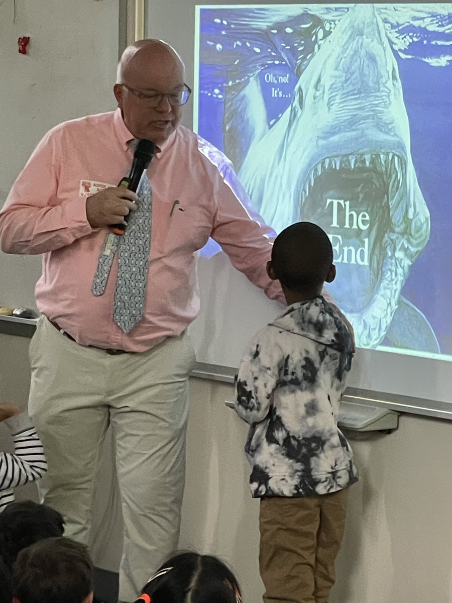 RHMediaCenter's tweet photo. There is nothing like getting to meet an author! Jerry Pallotta, Thank you so much for sharing about your books and your experiences as a writer. Our Ramily had a BLAST!! @RikerHillRams https://t.co/ExqwhAk5Zj
