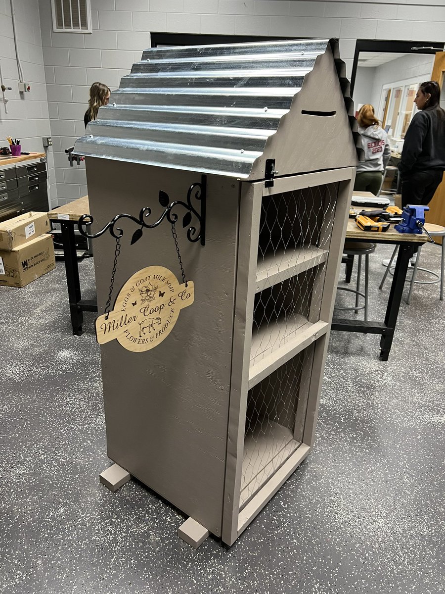 TheMakeryBSD's tweet image. They did it! My Finite students designed and built this produce stand in The Makery. Some had never even used a screw driver, so they learned a lot! I’m so proud of their perseverance and their finished product! 💪 #itsgreattobeabloomfieldcardinal ❤️