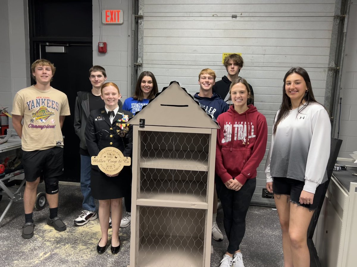 TheMakeryBSD's tweet image. They did it! My Finite students designed and built this produce stand in The Makery. Some had never even used a screw driver, so they learned a lot! I’m so proud of their perseverance and their finished product! 💪 #itsgreattobeabloomfieldcardinal ❤️