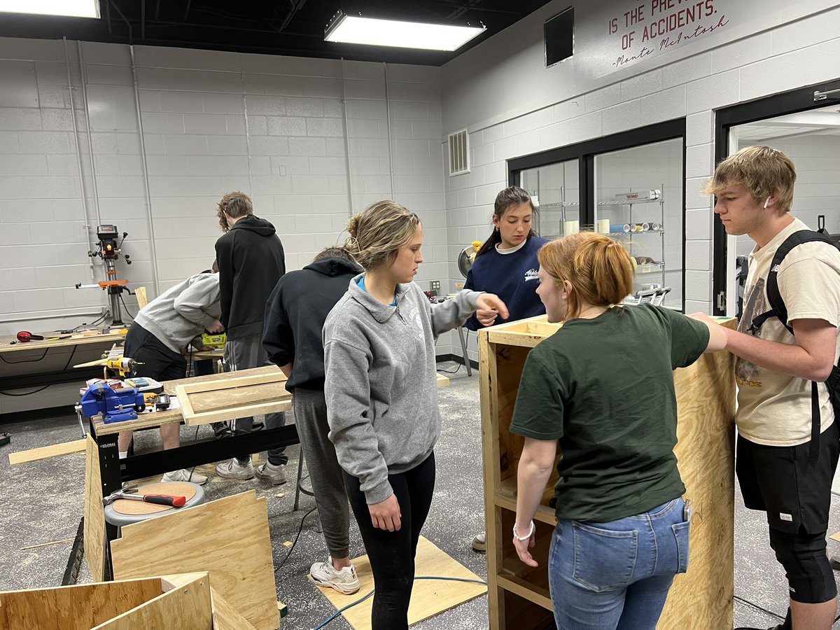 TheMakeryBSD's tweet image. They did it! My Finite students designed and built this produce stand in The Makery. Some had never even used a screw driver, so they learned a lot! I’m so proud of their perseverance and their finished product! 💪 #itsgreattobeabloomfieldcardinal ❤️