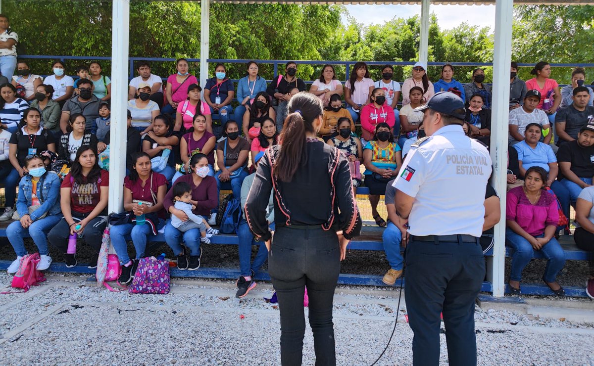 En coordinación con la titular de <a href="/PREVENCION_SSPO/">Prevención SSPO</a>, Lic. Maileth López Rangel, participamos en la "Brigada de Prevención del Delito y la Violencia" realizada en el municipio de Zimatlán de Álvarez.