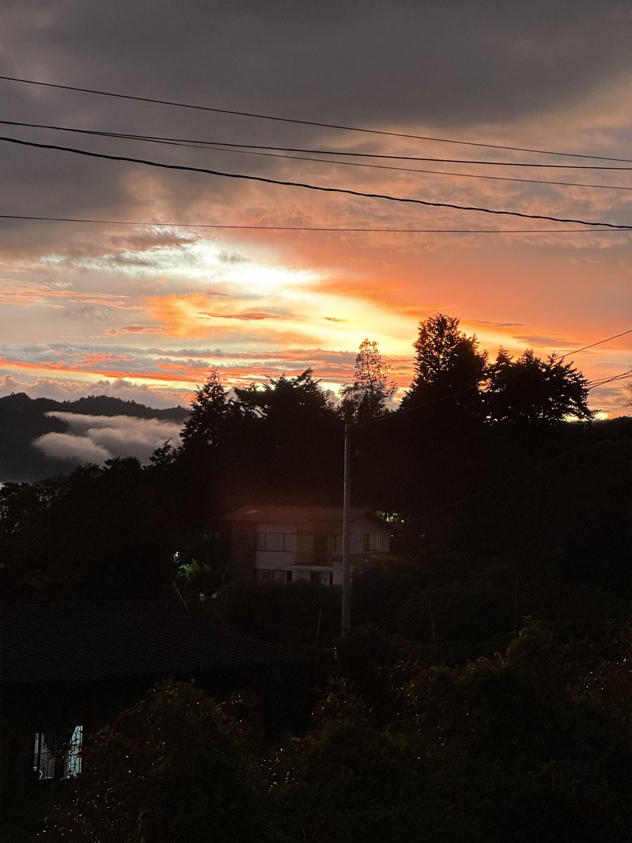 Colmaspositiva's tweet photo. #Positivoatardecer En Guarne, Vereda El Aguacate. https://t.co/paVH3bOSUQ