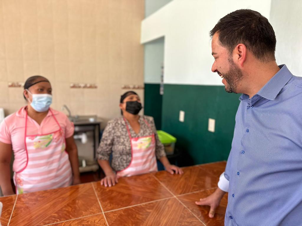 difhgo's tweet photo. Acudieron al municipio #Zimapan con el fin hacer entrega de un kit de reequipamiento para la Unidad Básica de Rehabilitación, conocer a las y los usuarios del #PAMAR... https://t.co/qM2GTXRzhf