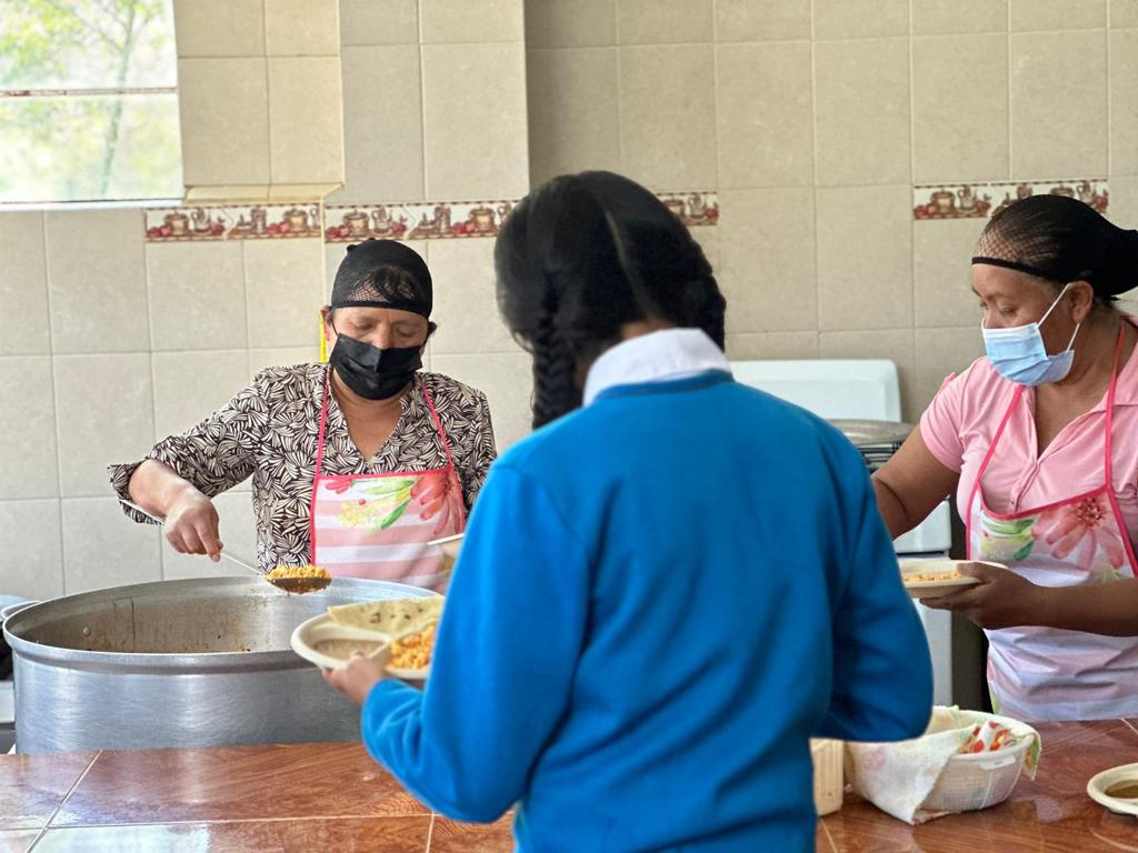 difhgo's tweet photo. Acudieron al municipio #Zimapan con el fin hacer entrega de un kit de reequipamiento para la Unidad Básica de Rehabilitación, conocer a las y los usuarios del #PAMAR... https://t.co/qM2GTXRzhf