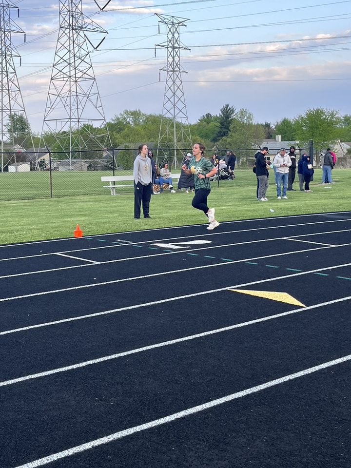 UnifiedSportGHS's tweet photo. Our 400 runner tonight! Calveon broke his PR with 59 second 400 M Dash! https://t.co/F8SaxIM5PO