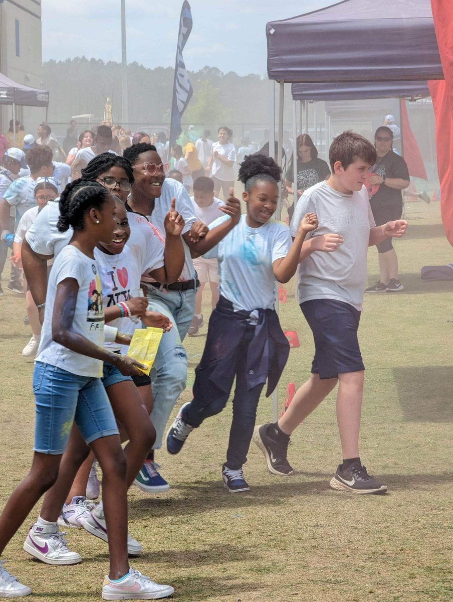 berkeley_prep's tweet photo. Color run was a huge hit today with middle school! #boosterthon 
❤️🧡💛💚💙💜🖤🤍🤎 https://t.co/gxlfxSp8q8