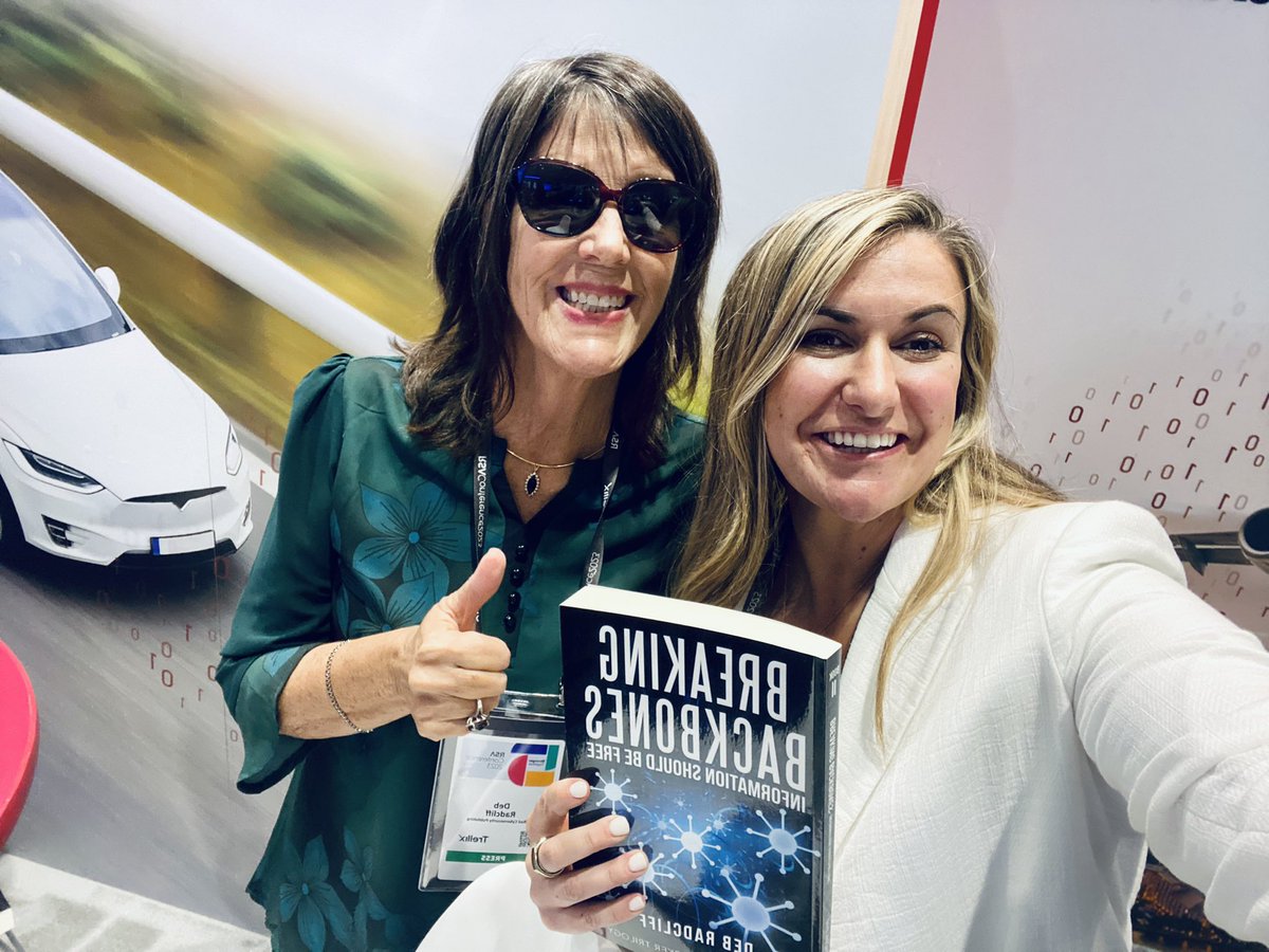 Anapio7's tweet photo. With @GrammaTech’s favorite Author, @DebRadcliff 🕵️‍♀️👏🏻 https://t.co/H3RMSRw9aT