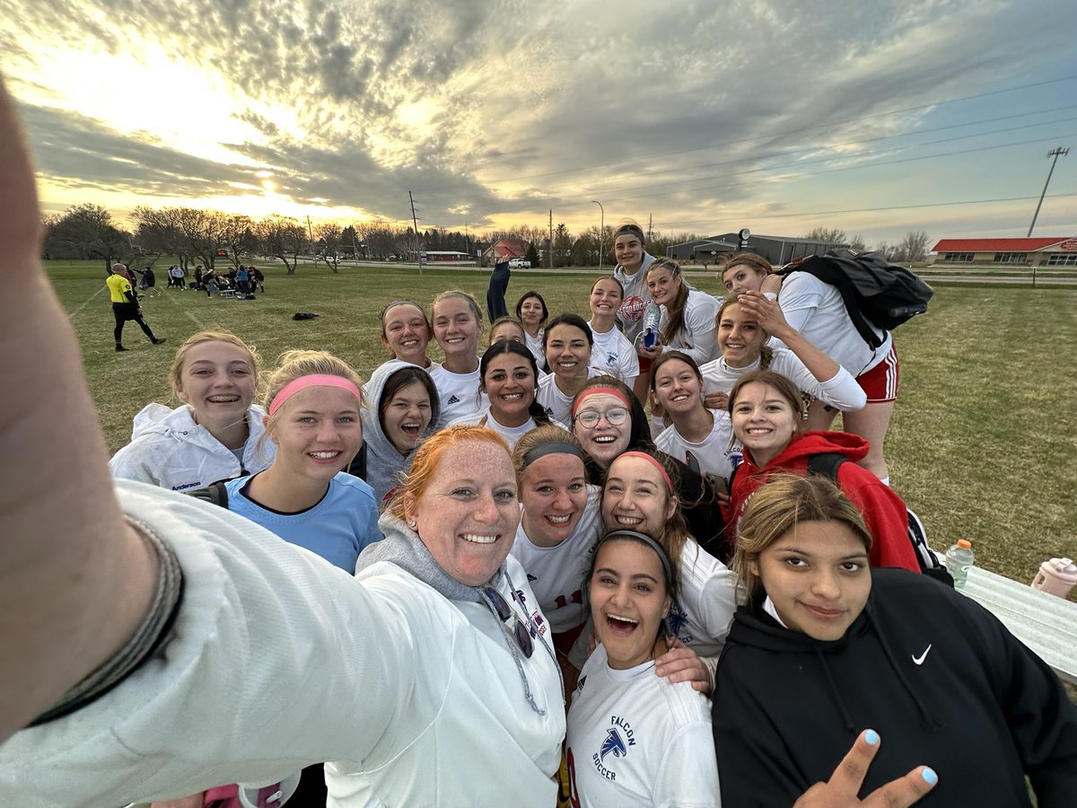 Lady Falcons sweep the night! Way to go ladies! ❤️💙